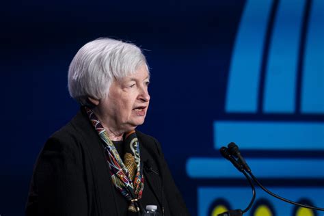 イエレン米財務長官、「全面的な」預金保険の提供検討せず－証言 - Bloomberg