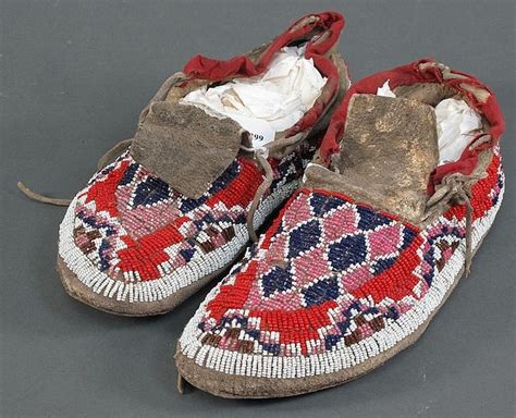 Plains Moccasins Side Note Really Loving Moccasins With The Traditional Native B Native