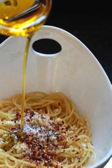 De Todo Un Poco Hot Naked Spaghetti Pasta With Garlic Olive Oil Salt Parmesan Cheese And