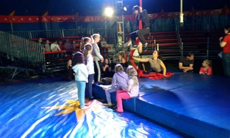 1 in vertrauen und kundenzufriedenheit! Manege frei: Kinder üben für Zirkusspektakel ...