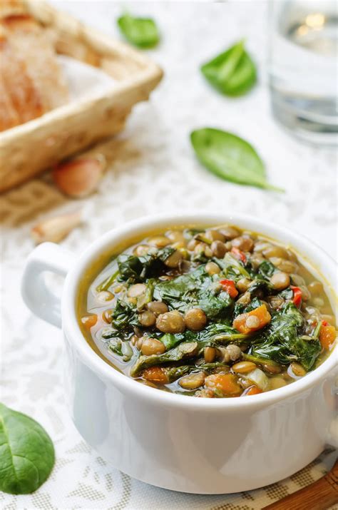 Soupe dépinard et de blettes aux lentilles une délicieuse soupe repas