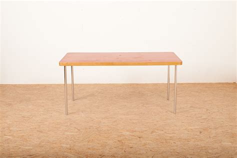 Table legs are used in commercial areas such as hotels, restaurants, cafes, food courts, coffee shops, bars and shopping malls. Vintage Esstisch aus verchromtem Metall und rotem Linoleum ...