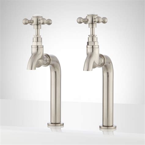 Just like sink faucets there is a wide variety of styles and finishes to choose from depending on your bathroom decor. Classic Non-Mixing Tap Roman Tub Faucets | Roman tub faucets