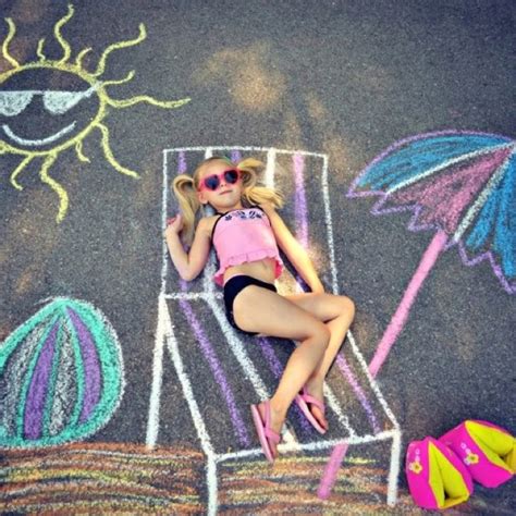 Chalk isn't just for sidewalk art anymore. Summer Chalk Photo Ideas - Happy Home Fairy