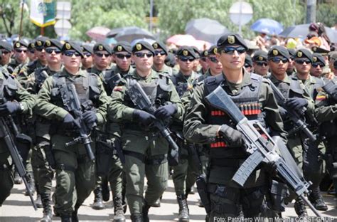 Este 3 de mayo, continúan en varias ciudades de colombia las protestas, que comenzaron el los enfrentamientos entre manifestantes y la policía en la autopista sur de la capital colombiana así, la confederación general del trabajo de colombia (cgt) invitó a todos al paro nacional el próximo 5. C.O.P.E.S Policia Nacional de Colombia P.N.C | Ejército de Colombia