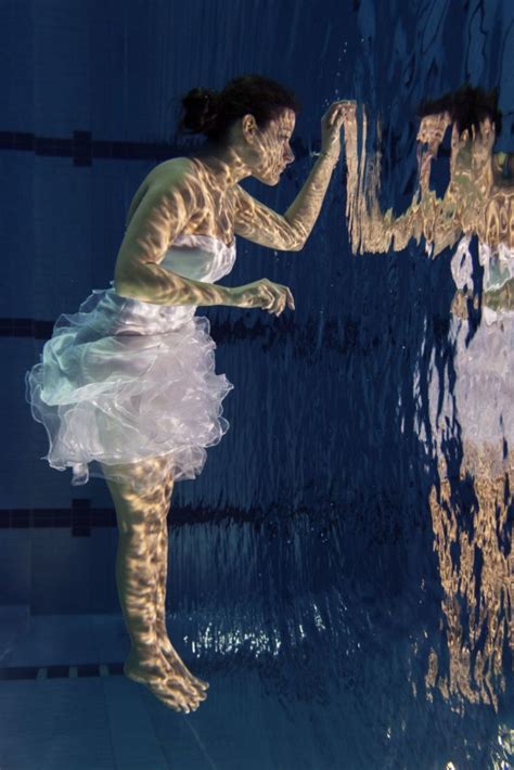 Underwater Pool Mirror Photographer Der Fotokrebs