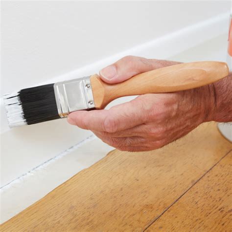 Réduire la quantité de meubles contribue à agrandir la maison. Quelles couleurs pour agrandir une pièce ? | Peinture carrelage, Enlever papier peint, Peindre ...