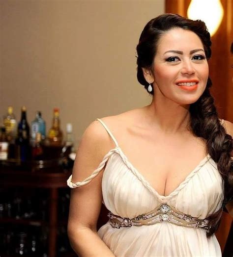 بدأت حياتها الفنية بالعمل في مجال الإعلانات، ثم عملت فى مسرحية (تحب تشوف مأساة)، وعملت في مسلسل (العطار والسبع بنات)، و(حارة الطبلاوي)، والسيت كوم (شباب أون لاين)، والمسلسل الإذاعي (جارة القمر) ومن أشهر أعمالها مسلسل (راجل وست ستات) في أجزاءها. لقاء الخميسي ترد على منتقدي ملابسها "الجريئة".. (فيديو ...