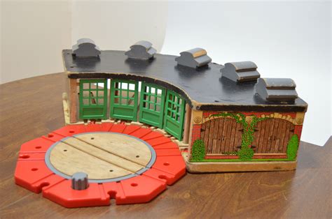 Tidmouth Shed Roundhouse Train Turntable And Sodor Signal House Set