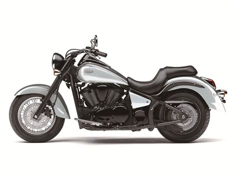 First, the bike's custom styling oozes attitude from it's big front tyre to the blacked out mufflers and other parts that typically wear a chrome coating. 2021 Kawasaki Vulcan 900 Classic Guide • Total Motorcycle