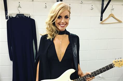 Exclusive Photo Diary Lindsay Ell Goes To The 2016 Ccmas Sounds Like Nashville