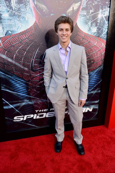 See, that's what the app is perfect for. Mundo Fanmania: Billy Unger y Peyton List en la premier de ...