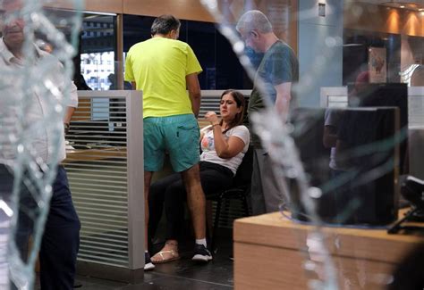 Lebanon Banks To Close In The Wake Of Holdups By Depositors In Pictures