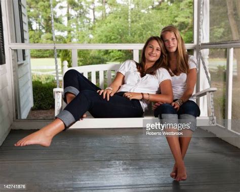 Teenage Girl Barefoot Swing Photos Et Images De Collection Getty Images