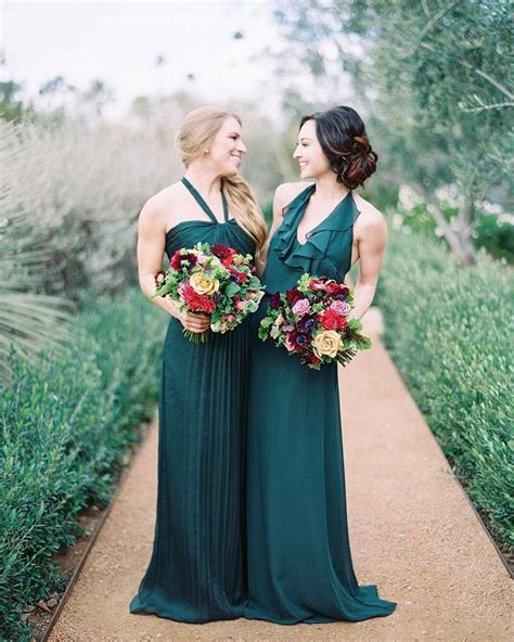 Beautiful Emerald Green Bridesmaid Dresses With Fall Wedding Bouquets