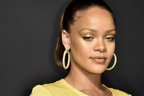 Rihannas Yellow Look At The Fenty Beauty Launch Had The World In Awe