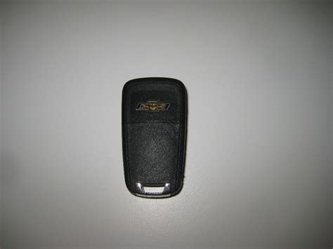 With the chevy remote start key fob you would like to program in hand, follow these simple steps on your chevy key fob, press and hold the unlock and lock buttons simultaneously until you hear the door locks engage and disengage again. GM-Chevrolet-Camaro-Key-Fob-Battery-Replacement-Guide-002