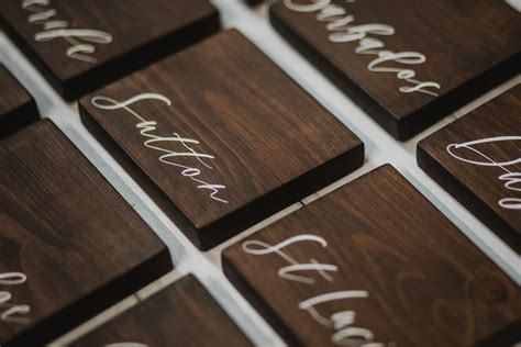 Personalised Wedding table names rustic wooden wedding - Etsy Italia