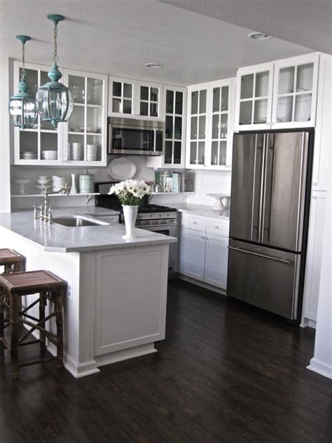 In this guide, we will walk you through different strategies to make a small kitchen look bigger than it is. 10 Ways to Make a Small Kitchen Feel Bigger | Houzz