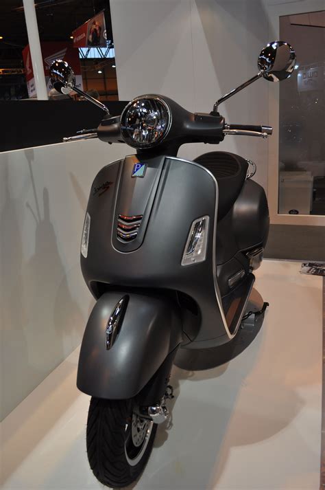 The uk's best selling machine last year. vespa gts supertech 300 hpe top speed