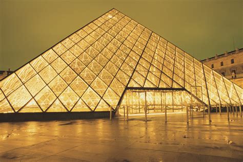 El Museo Del Louvre Alberga Algunas De Las Obras De Arte Más