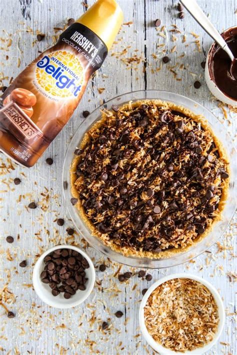 Spread 1/2 cup dulce de leche evenly over the chilled cream layer. Eclectic Recipes How to Make Samoa Chocolate Pie with ...