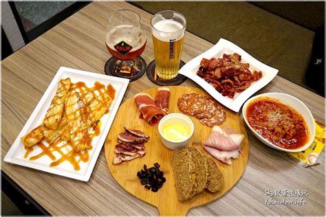 Dīng yún, gēn wǒ lái. 台北美食推薦-大安區比利時啤酒/24小時咖啡館【Panos Café】 - 跟著領隊sky玩。一日遊.美食.親子.景點.住宿