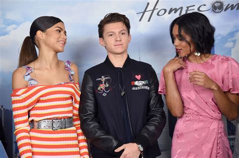 Подписчиков, 728 подписок, 982 публикаций — посмотрите в instagram фото и видео tom holland and zendaya ✨fan account for edits,memes and updates of tom holland and zendaya ❤ ✨goal: Tom Holland and Zendaya's Sweetest Moments Around the World | PEOPLE.com