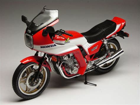 The most accurate 1981 honda cb750s mpg estimates based on real world results of 4 thousand miles driven in 5 honda cb750s. Racing Scale Models: Honda CB 750 F2 Bol D'Or 1981 by Max ...