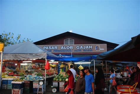 Dataran alor gajah) or keris square (malay: LIFE IN DIGITAL COLOUR: 1 Night @ Pasar Malam Alor Gajah