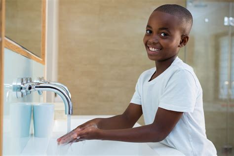 These 4 Tips For Getting Your Kids To Wash Their Hands For 30 Seconds