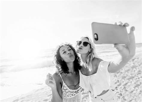 2 Repeated Exposure To Sexy Selfies Can Stimulate Sexual Initiation