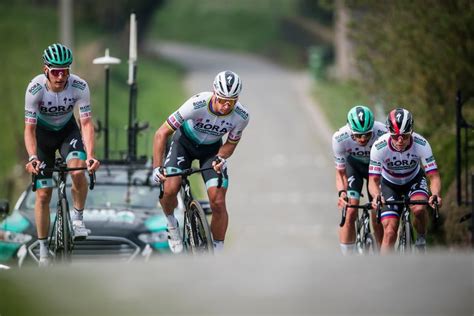 El ciclista eslovaco, tres veces campeón del mundo de ruta, estará disputando hoy el gran fondo peter sagan, por las calles de la. Ook oud-winnaar Peter Sagan verkent finale Ronde van ...