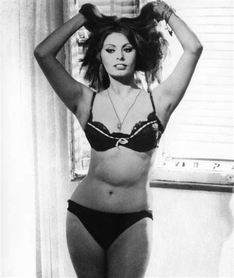 Italian Actress Sofia Loren Poses In Her Underwear The History
