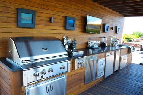 Incorporating interior kitchen ideas to your outdoor setting is a great way to add versatility, value if you want a plumbed gas line for your gas grill, you'll need to hire a licensed professional and most weather can be a big issue when it comes to outdoor entertainment. Pin by Lisa Mullen on deck | Garage guest house, Roof deck, Outdoor kitchen