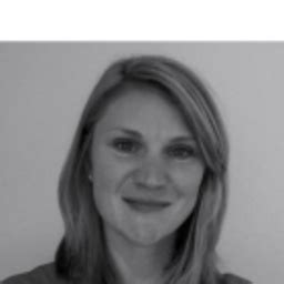 The average salary for senior financial analyst at companies like amazon.com in the united states is $88,891 as of may 28, 2020, but the salary range typically falls between $80,944 and $97,978. Kirsty Marsden - Financial Analyst - Amazon.de | XING