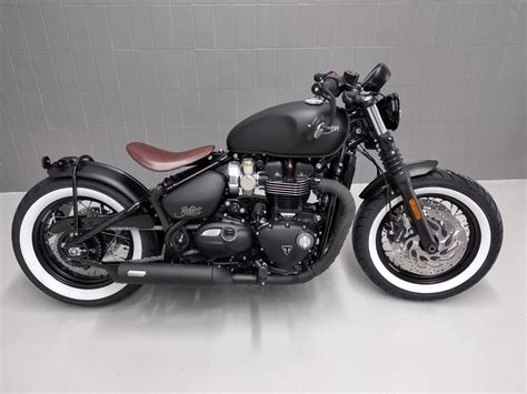 The triumph bobber black is a great piece of kit and is not probably my favourite of the triumph classic motorcycle line up. Umgebautes Motorrad Triumph Bonneville Bobber Black von ...