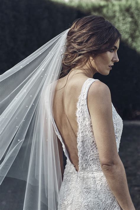 How To Choose The Best Long Wedding Veil Tania Maras Bridal Headpieces Wedding Veils