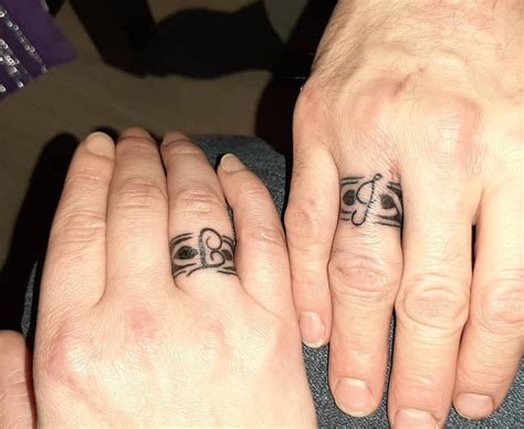 Weltrekordguinnessbuch Aufh Ren Vergessen Wedding Ring Finger Tattoo Ideas Respekt Gemacht Aus Abend