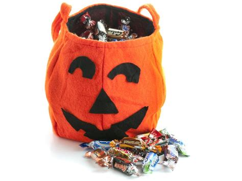 How Trick Or Treating Became Part Of Halloween Tradition Halloween