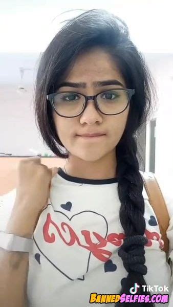 Shania Years College Babe Epic Nude Selfie On Tiktok The