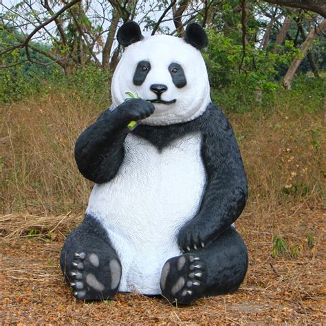 Design Toscano Fantong Oversized Giant Panda Bear Statue With Paw Seat