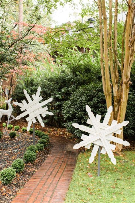 Check spelling or type a new query. DIY Snowflake Yard Decoration | Christmas yard art ...