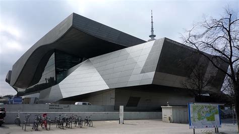 Alle autos haben eine garantie, maximal 150.000 km und sind höchstens 8 jahre alt. BMW museum in Stuttgart | Flickr - Photo Sharing!