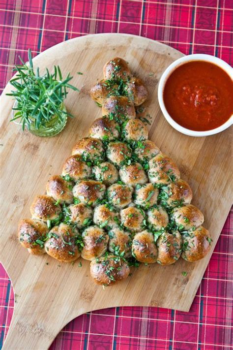 Foods shaped in festive ways is tacky to some but i just love it. Easy Christmas Appetizer Finger Foods | Christmas tree food, Christmas tree pull apart bread ...