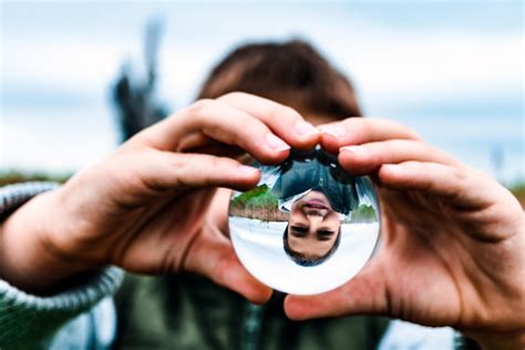 Crystal clear crystal ball with silver crystal ball bracket and gift box for decorative ball, photography sphere, lensball, gazing divination, fortune telling ball (clear, 80mm) 4.4 out of 5 stars 32 $18.99 $ 18. Lensball review: Awesome photography accessory, or ...