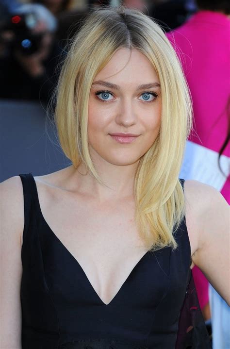 She landed her first commercial at 5 years old and earned a screen actors guild award for her work with sean. Dakota Fanning Picture 1 - Paris Fashion Week Womenswear ...