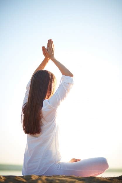 Myposter.de has been visited by 10k+ users in the past month Donna praticare lo yoga in riva al mare | Foto Gratis