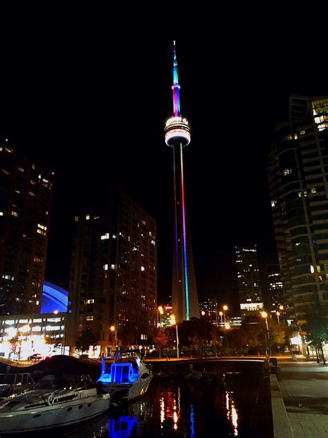Torontos Cn Tower At Night Toronto City Canada Pictures Toronto Life