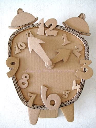 Reloj De Cartón Reciclado Para Enseñar La Hora